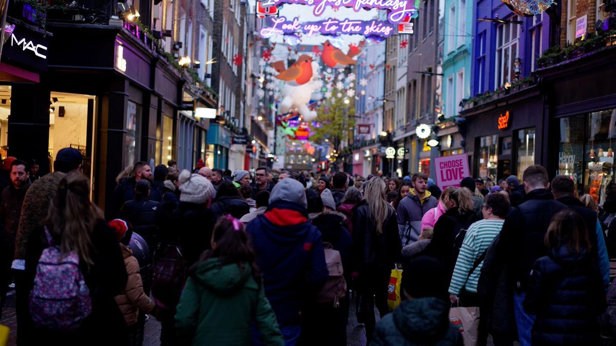 A record 202.9m consumers shopped during the five-day holiday weekend from Thanksgiving Day through Cyber Monday, according to the annual consumer survey by the National Retail Federation and Prosper Insights &amp; Analytics. 

just-style.com/news/deal-hung…