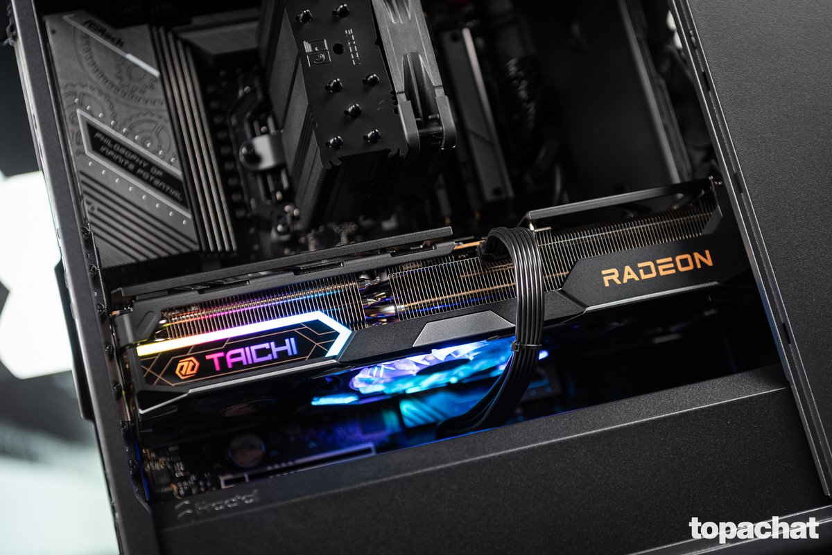 🎄 #PetitPapaTopAchat 
Le Setup 3, c'est aussi la puissante RX 9070 XT Taichi signée <a href="/ASRockInfo/">ASRock</a>, à gagner dans le PC Gamer DAWN !

topachat.com/pages/detail2_…

Participe ici :
topachat.com/p/content/conc…