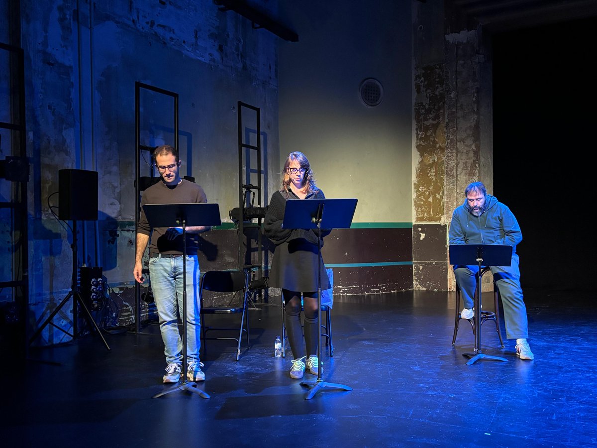 Ahir vam acollir la presentació de tres obres de teatre de Tennessee Williams publicades per Adesiara.

📖Francesc Marginet i Ester Cort van llegir-ne uns fragments dirigits per Marc Rosich.