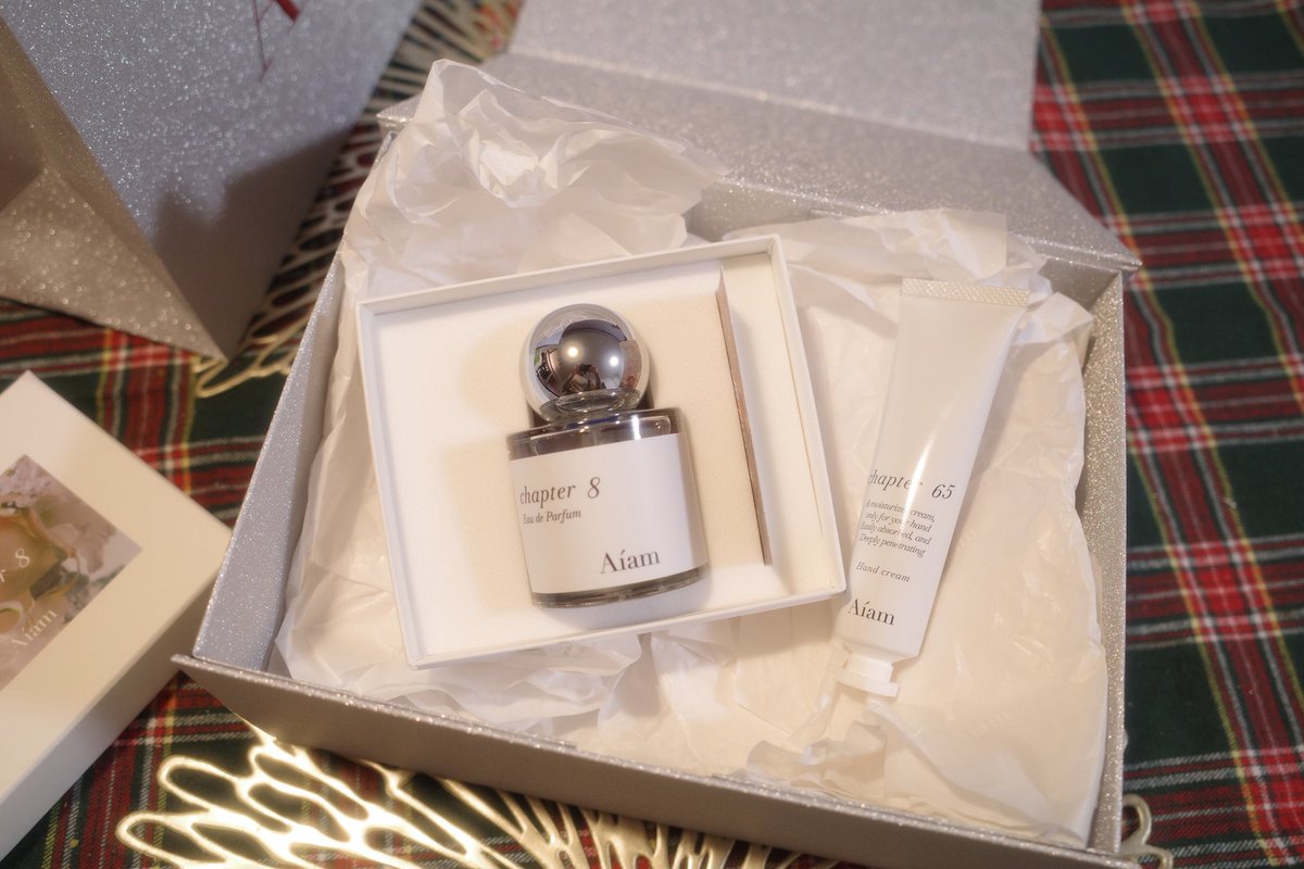 死ぬほど愛用してるAiamのholiday可愛すぎるて....
上品なﾓﾃ女性の香りだからｱﾗｻｰ的には嬉しいよ.....
ﾌﾟﾚｾﾞﾝﾄに貰ったら100%嬉しい🎄🎅🏻