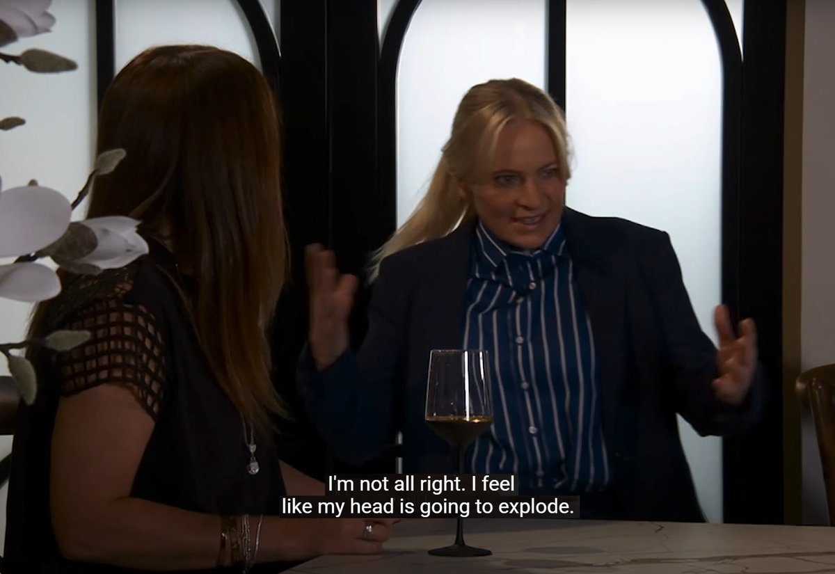 _sammymfs's tweet image. Lisa having no idea that the reason she&apos;s heartbroken, not sleeping and been overworked is because becky intentionally broke her and carla up and tried to kill her boss