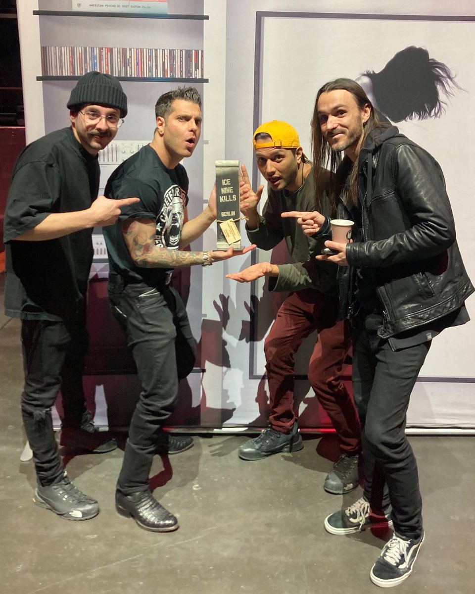 Für den beeindruckenden Abend bei uns gab es für <a href="/ICENINEKILLS/">ICE NINE KILLS</a> eine Uber Eats Music Hall Stele! 🙌💥