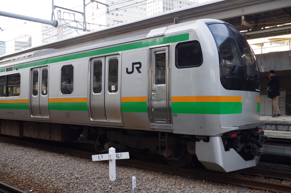 atstation's tweet photo. E235系10 年とのことで10年前の山手線内試運転の写真を
結果的には移転前の埼京線・湘南新宿ラインホームから撮れ、貴重なカットに。

同日にはE217系F02編成のTK入場が実施。
湘南色217の消滅となりました。 https://t.co/CDS0XqiVkC