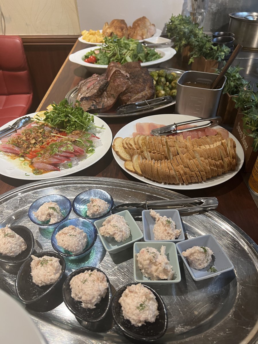 🎄✨クリスマスパーティー予告✨🎄
ビストリ アバル テンでは今年も特別な２日間を開催します！

昨年はローストビーフ、丸鶏、苺タルトなど豪華メニューが勢ぞろい🍗🍓
今年はさらにパワーアップ予定✨

📅 12/24・12/25
📢 募集開始：金曜夕方予定

 #tennbar  #アリア広報