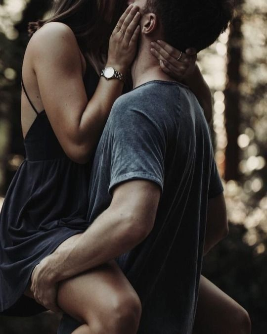 The 8 types of kisses women love most that you need to know.

THREAD 🧵