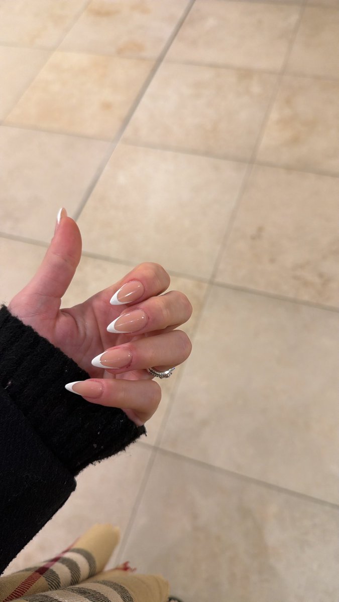 new nails💅🏻
Natürlich zahlst du! 

#findom #moneydom