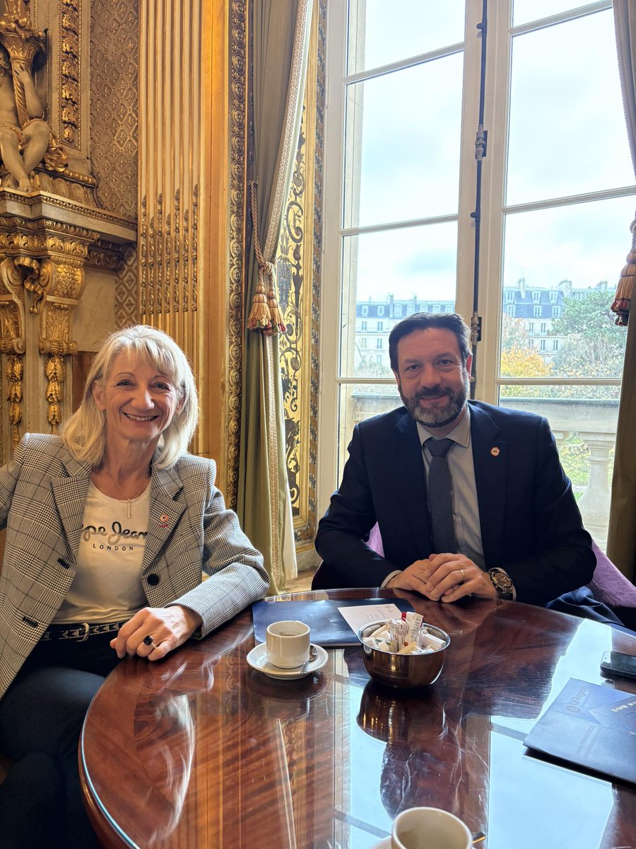 Le <a href="/Senat/">Sénat</a> est aussi l’occasion d’échanger avec nos partenaires en Drôme !
Plaisir d’avoir eu ce temps de partage avec <a href="/Pannekouckefabr/">Fabrice Pannekoucke</a>, pdt de la Région <a href="/auvergnerhalpes/">Auvergne-Rhône-Alpes</a> pour soutenir nos #communes, nos #agriculteurs, nos acteurs économiques, #associatifs… qui font la #Drôme.