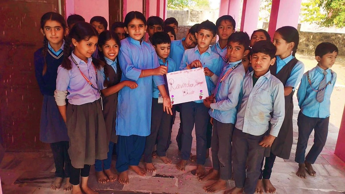 जन्मदिन के शुभ अवसर पर रतकुडिया, आरंग के छोटे भाई-बहनों द्वारा मिली आत्मीय ऊर्जावान शुभकामनाओं हेतु हृदयतल से आप सभी का आभार। 

आप सभी क्षेत्र का नाम रोशन करो मां सरस्वती से यही कामना करता हूं।
