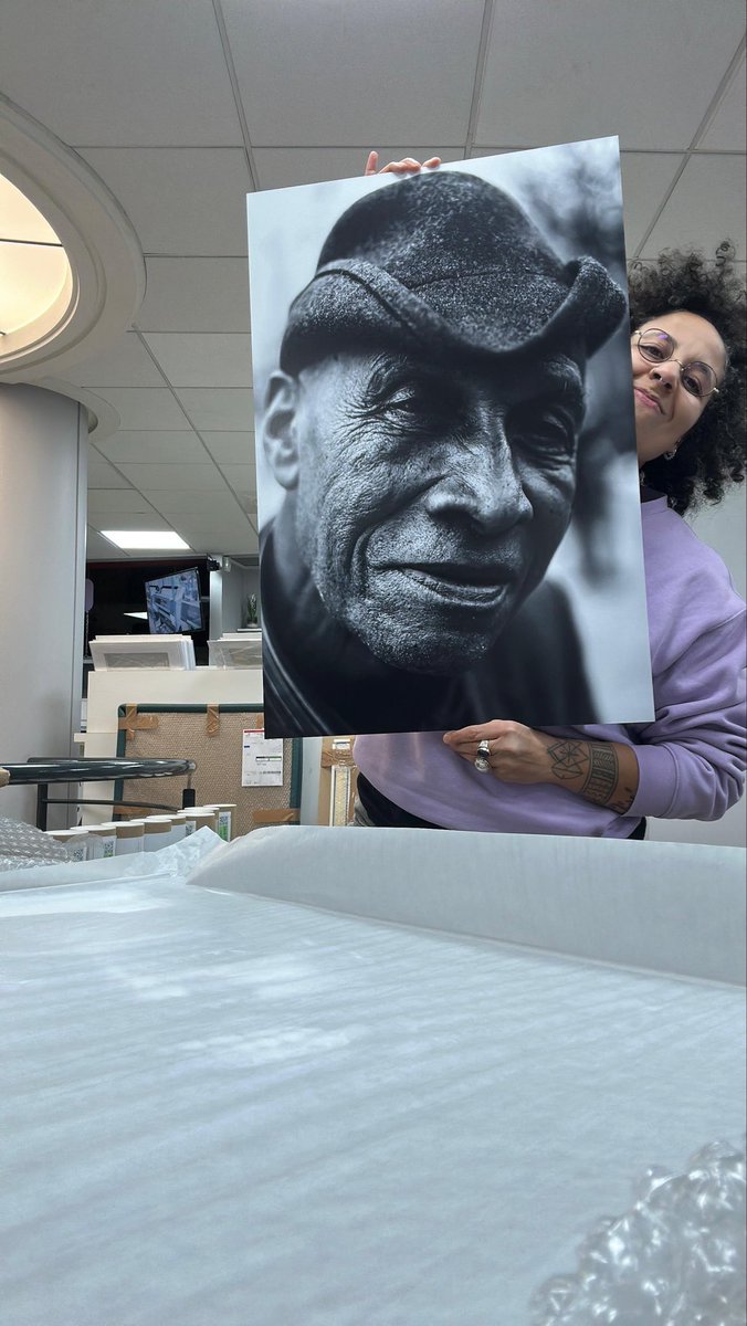 Sht_dono's tweet image. L’EXPO PHOTO : 10 ans de portraits par @magic_agy 💜💜💜fondatrice de l’association et des légendaires #streetlove

Un hommage à toutes nos rencontres.