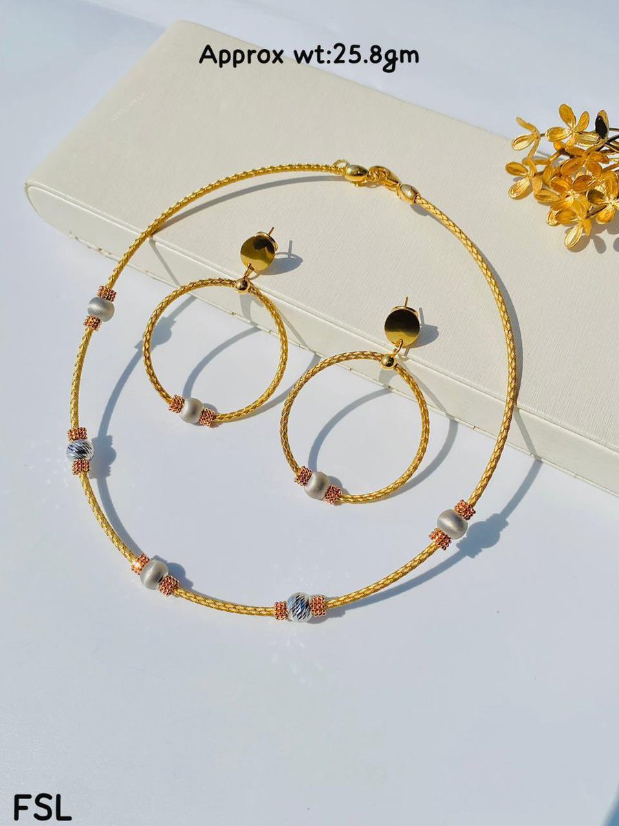 For the rich women that loves solid gold jewelries , these are for you 🤩💫💫

18karat Dubai gold