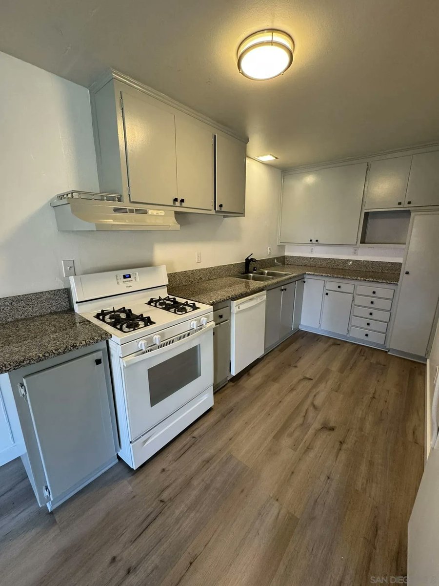 RealtorVinceC's tweet photo. 1320 Heron Ave, El Cajon, CA, 92020
2 bed | 1 bath 900 Sq. Ft.
Active | 2100
https://t.co/ctATw17OqG
Bright &amp; Cozy 2-Bedroom Apartment $2,100/Month Step into this freshly updated, bright, and welcoming 2-bedroom, 1-bath apartment that offers comfort, convenience, and a... https://t.co/yYllCeCwo5