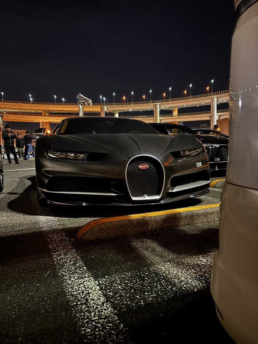 akasugi103's tweet photo. シロンにバトゥールブラックローズ。

このオーナーさんの所有してる車のラインナップが凄すぎるし、海外の記事見たら車だけで6億ユーロのコレクションとかって見たけど、1000億以上って事ですかね笑 https://t.co/qHyMavAELk