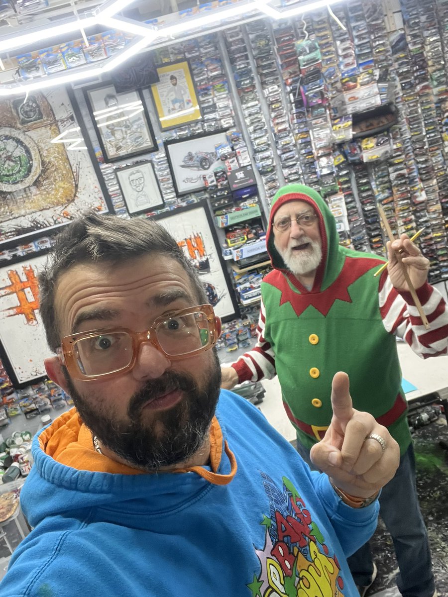 Popbangcolour's tweet image. I’ve Santa’s helper aka @thecooksofbrum in the studio today, helping me get orders out from the studio @FargoVillage 

#paintwithcars #ContinuousCar