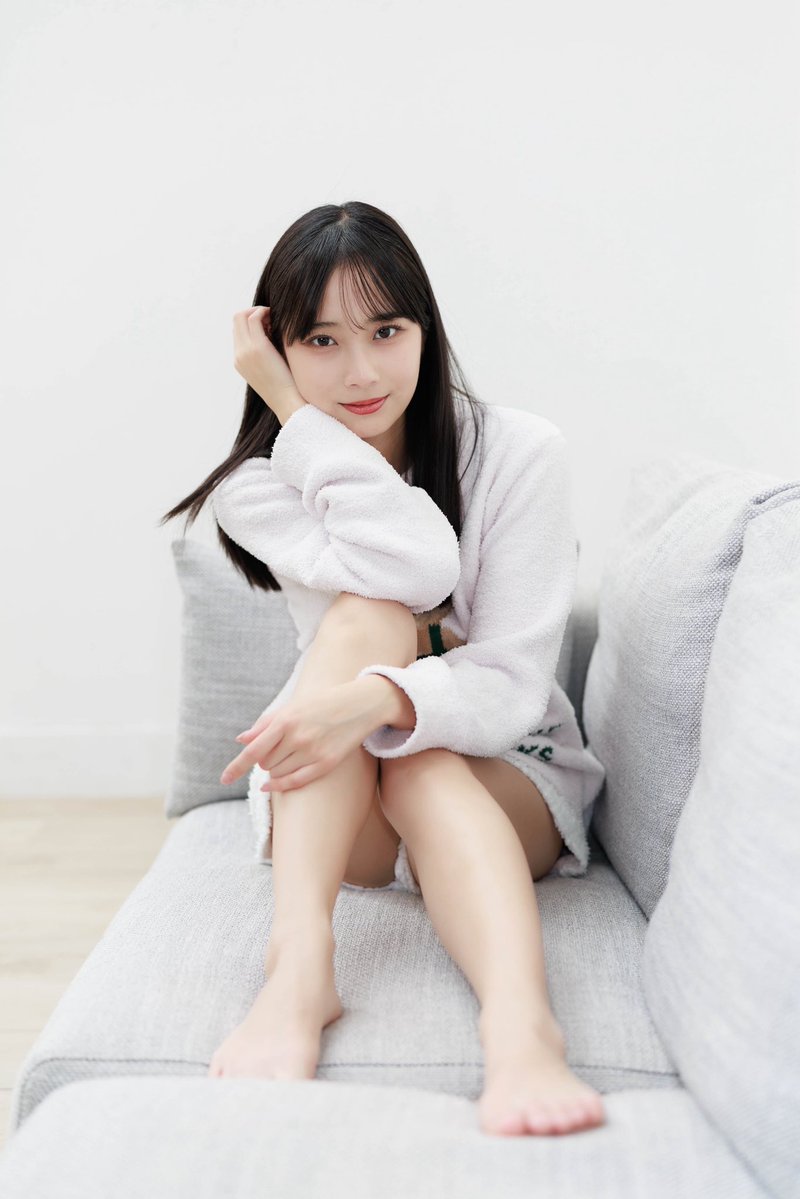 ゆなページ 衣装こちら4着にしました！ 右上は夏前に買ってめちゃめちゃ撮影で使い