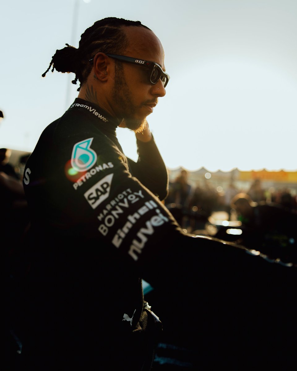 F1's tweet photo. Last season in Abu Dhabi, it was an emotional Mercedes farewell for Lewis Hamilton as he departed for Ferrari 🫶💨

#F1 #AbuDhabiGP https://t.co/W5YCYSGlRV