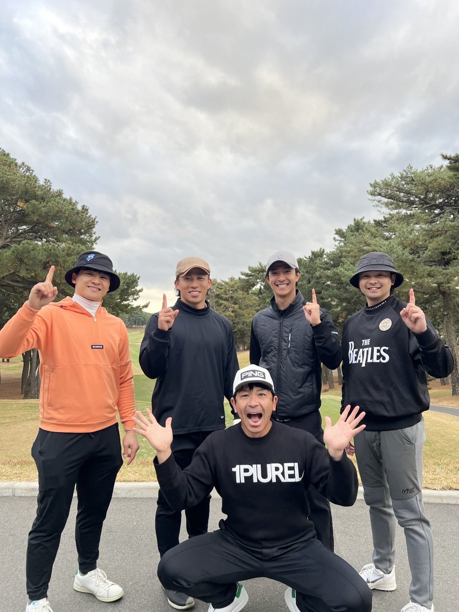 match_no3's tweet photo. 福岡でみんなで⛳️してきました②‼️
次の組だった柳田選手、千賀選手、甲斐選手、牧原選手とめちゃくちゃ盛り上がっていましたよ‼️
みんなと久しぶりに会いました‼️
ホークス4選手とも撮れました‼️
熱すぎる、熱男魂‼️ https://t.co/bupCzdVqOo