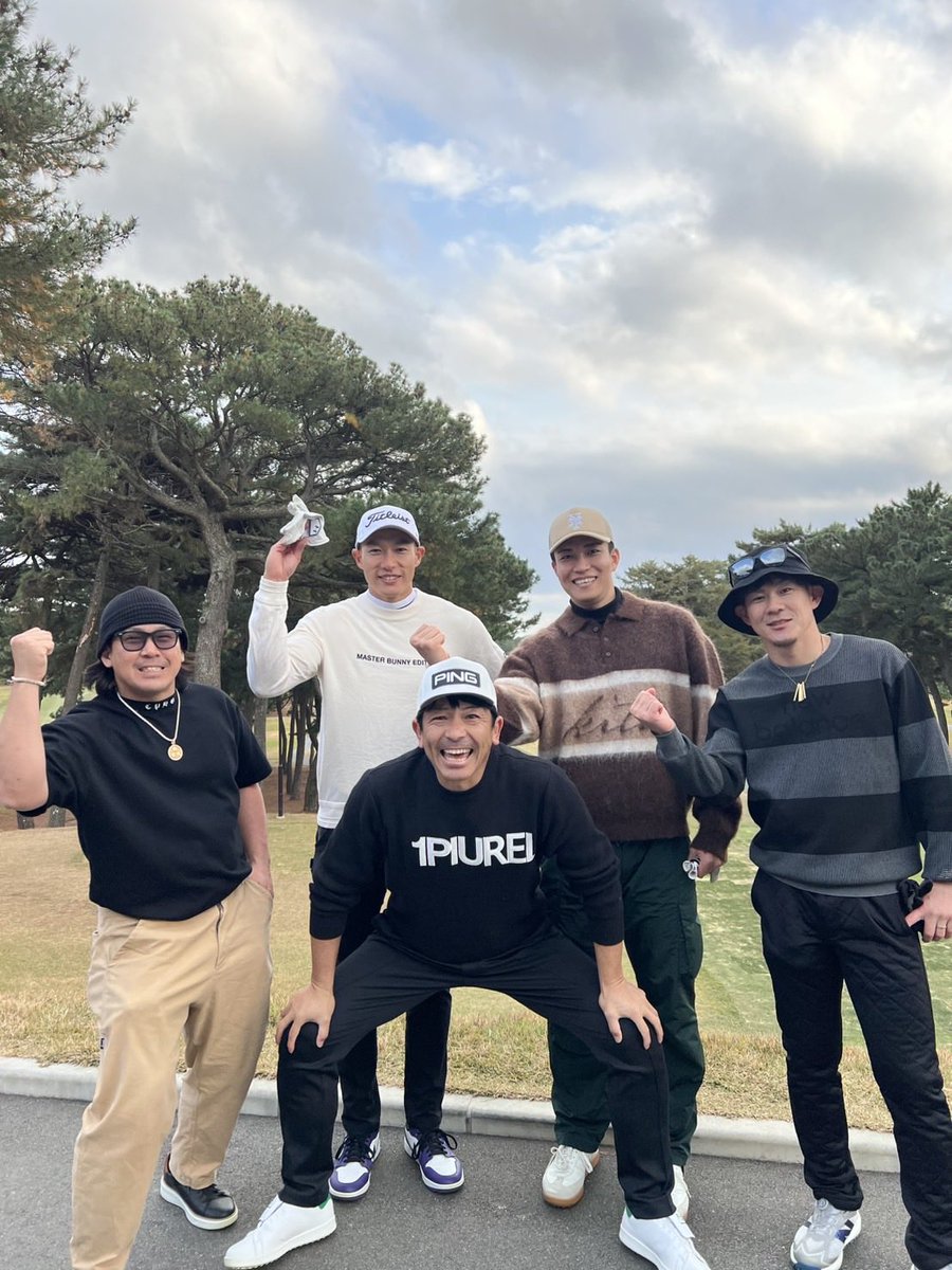 match_no3's tweet photo. 福岡でみんなで⛳️してきました②‼️
次の組だった柳田選手、千賀選手、甲斐選手、牧原選手とめちゃくちゃ盛り上がっていましたよ‼️
みんなと久しぶりに会いました‼️
ホークス4選手とも撮れました‼️
熱すぎる、熱男魂‼️ https://t.co/bupCzdVqOo