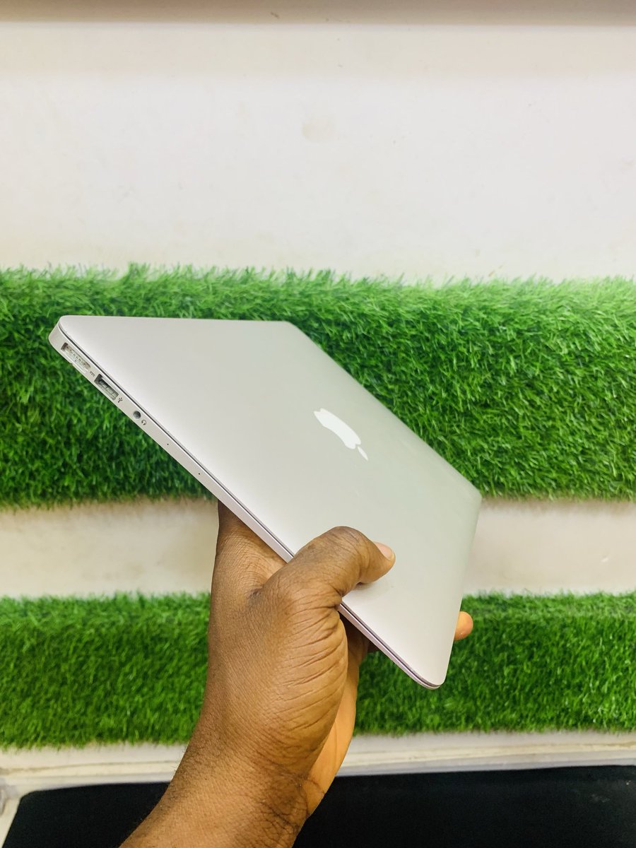 KUNO_INTEGRATED's tweet photo. 🔊Deal‼️ Apple MacBook Air 2015 13inches
8gb ram
128gb ssd 
Core i5
Keyboard Light 
Os: Big Sur
Battery Life: Excellent

Everything works great! 

Price: N180,000 https://t.co/FQPUwl9dHi