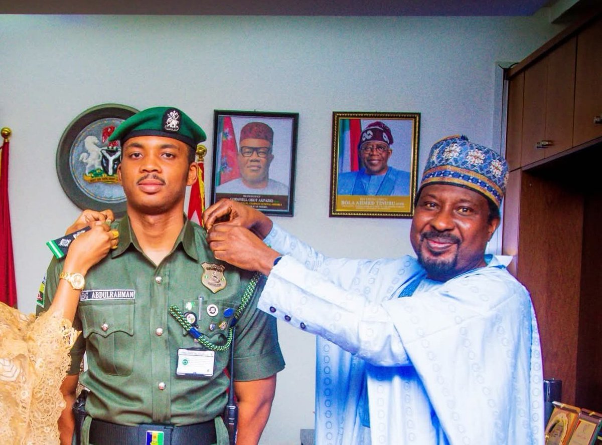 Dear <a href="/BenHundeyin/">Benjamin Hundeyin</a>, the gentleman in suit standing behind DSP in the first photo is a police officer, clearly disobeying the direct orders of the IG and refusing to return to base! Just helping you out to fish out officers deliberately disobeying your Oga's orders! Thank you