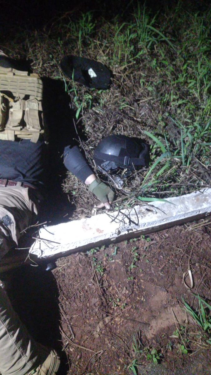 edugimenez93's tweet photo. Canindeyú: Operativo conjunto CODI/SENAD dejó un abatido, cuatro detenidos, 70 toneladas de marihuana, armas y vehículos incautados.

El enfrentamiento se dio en el barrio San Jorge, km 3, Saltos del Guairá, en el marco de la operación Escudo Guaraní. https://t.co/vSoVmMNn7x