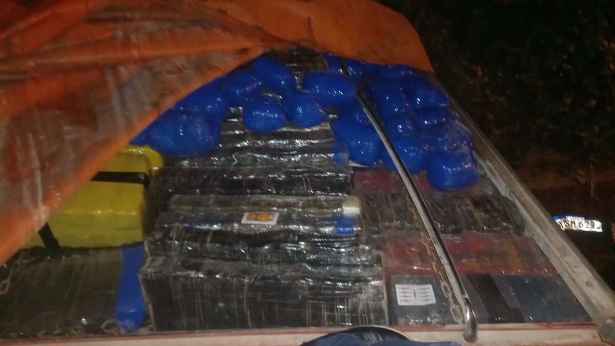 edugimenez93's tweet photo. Canindeyú: Operativo conjunto CODI/SENAD dejó un abatido, cuatro detenidos, 70 toneladas de marihuana, armas y vehículos incautados.

El enfrentamiento se dio en el barrio San Jorge, km 3, Saltos del Guairá, en el marco de la operación Escudo Guaraní. https://t.co/vSoVmMNn7x