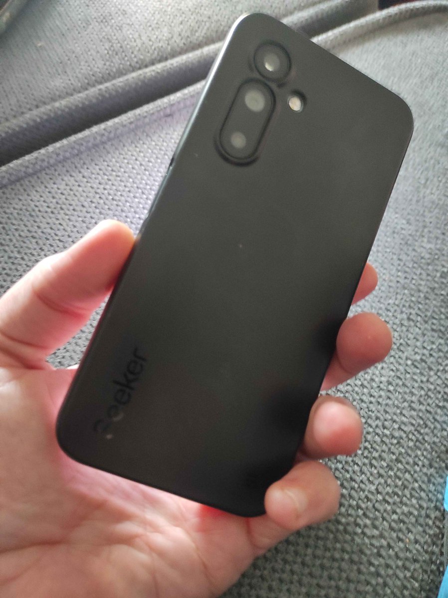 Here is how perfectly <a href="/LinceFinance/">Lince</a> feets in my <a href="/solanamobile/">Seeker | Solana Mobile</a> 
Love the app love the phone