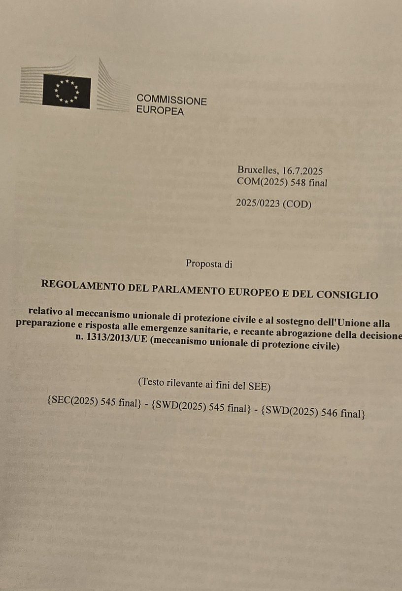 ClaudioBorghi's tweet photo. Ogni giorno ha il suo rischio. Oggi in commissione affari europei siamo riusciti a bloccare questo regolamento ALLUCINANTE in cui la UE con la scusa delle "emergenze" vuole prendere il controllo di protezione civile, esercito e intelligence. 
Ma basta, non ce la faccio più. https://t.co/1TyX3NC7IY
