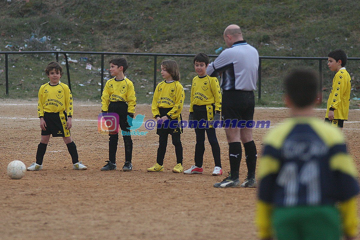 #aquellos11contra11
🧐 Jugadores del ⚽️ CD Monterrubio #Benjamín junto al colegiado Heli 

🏟️ Ángel Pérez Huerta 2
📆 Febrero 2007

#fútbol #salamanca #foto #fútbolbase #recuerdos #aquellosmaravillososaños