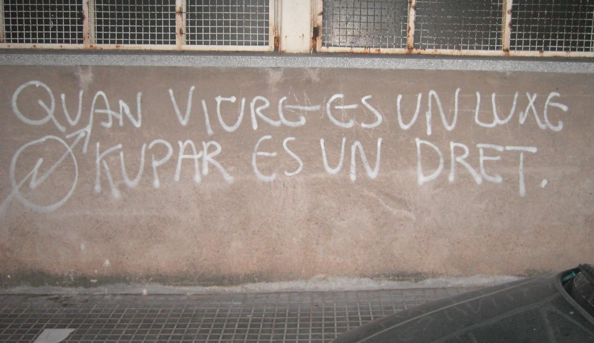 Estás más cerca de que te desahucien que de que te okupen la casa.

Ya lo hemos dicho muchas veces, la verdadera crisis no son las okupaciones, sino un sistema de vivienda injusto e ineficiente, y las usurpaciones son la consecuencia de dejar sin arreglar este problema social tan
