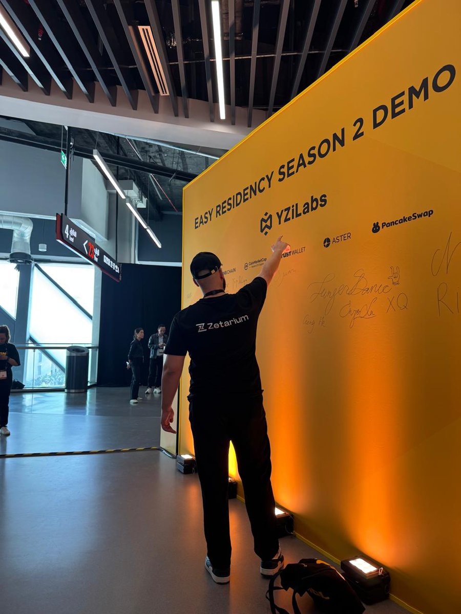 Zetarium_'s tweet image. Always build with @BNBCHAIN