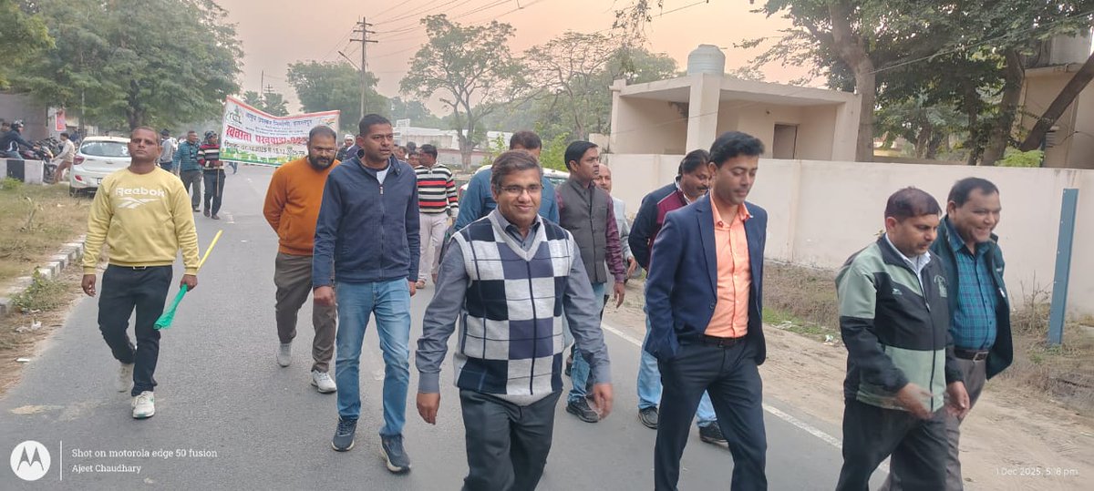 स्वच्छता पखवाड़ा 2025 के अवसर पर आयुध उपस्कर निर्माणी हजरतपुर में 01/12/2025 को संयुक्त महाप्रबंधक महोदय द्वारा सभी अधिकारियों और कर्मचारियों को स्वच्छ भारत शपथ दिलाई और मार्च पास्ट किया गया।
#SwachhtaPakhwada