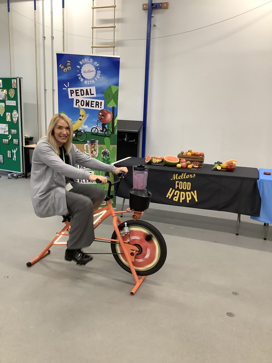 olive__preston's tweet image. Staff enjoyed taking part too! #HealthySchool #Excercise #Fruit #HealthyChoices #LifeSkills #Ambition #WeAreSTAR @mellorscatering