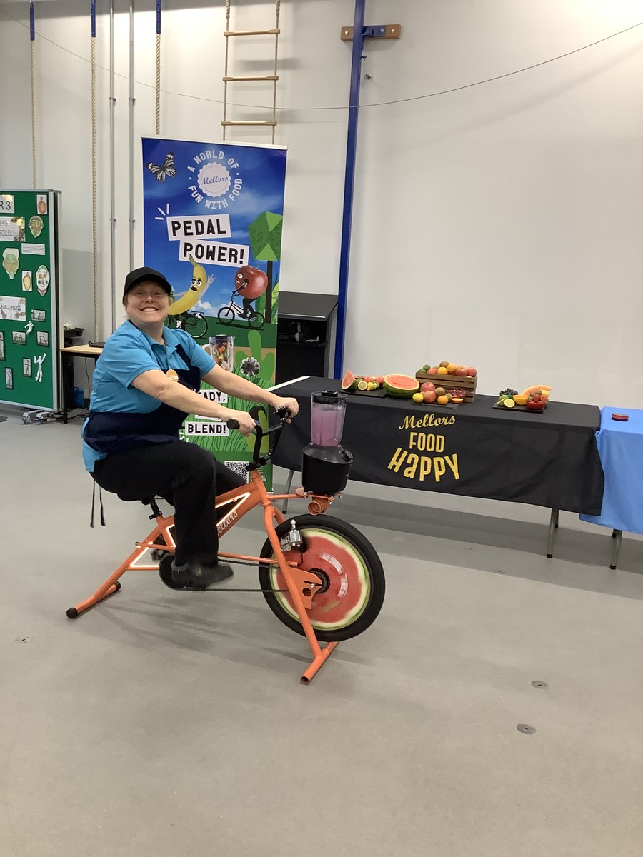 olive__preston's tweet image. Staff enjoyed taking part too! #HealthySchool #Excercise #Fruit #HealthyChoices #LifeSkills #Ambition #WeAreSTAR @mellorscatering