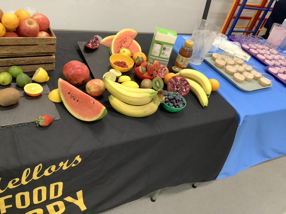 olive__preston's tweet image. Staff enjoyed taking part too! #HealthySchool #Excercise #Fruit #HealthyChoices #LifeSkills #Ambition #WeAreSTAR @mellorscatering