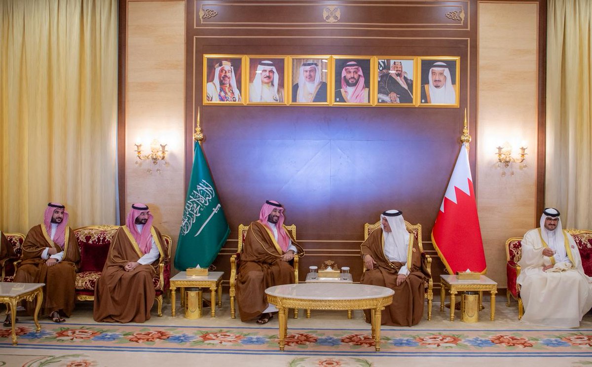 سمو #ولي_العهد يصل إلى مملكة البحرين لترؤس وفد المملكة المشارك في الدورة الـ (46) للمجلس الأعلى لمجلس التعاون لدول الخليج العربية، ورئاسة الجانب السعودي في الاجتماع الرابع لمجلس التنسيق السعودي -  البحريني، حيث كان في استقبال سموه لدى وصوله الصالة الملكية بجسر الملك فهد، سمو ولي