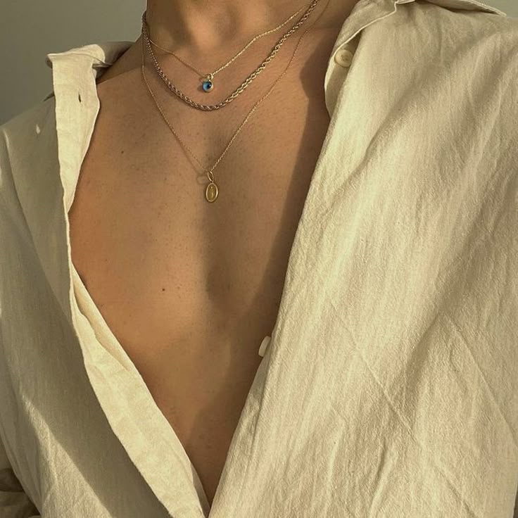 capripics's tweet image. He didn’t use to wear jewelry.