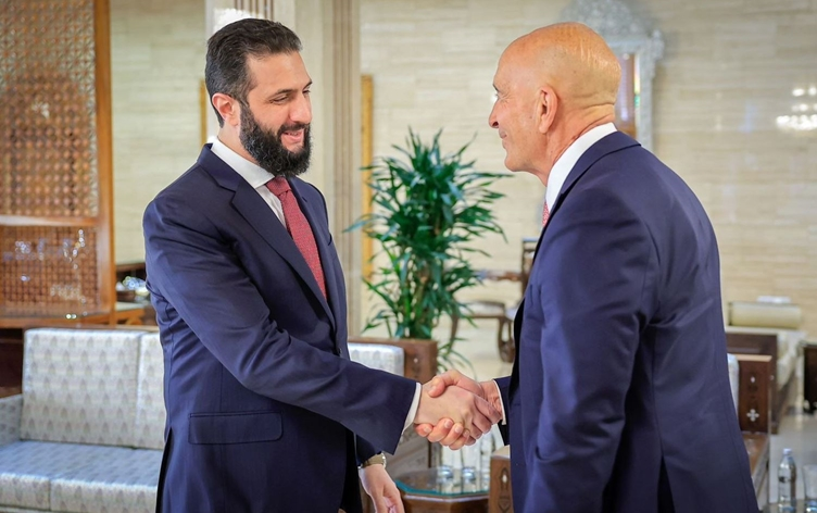 MarianoGiustino's tweet image. Cosa sta accadendo tra #Usa e #Israele nello scenario siriano?
Un patto tra #Washington e #Gerusalemme: graziare #Netanyahu in cambio di un accordo sulla sicurezza tra #Israele e #Siria.
#Trump vuole stabilizzare la Siria quanto prima e allinearla all'asse di #Abramo. 
Il…