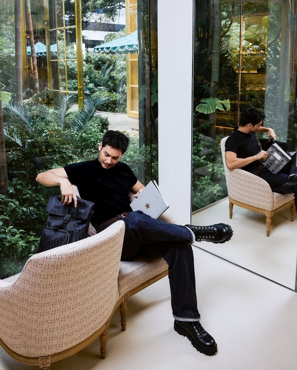 ApoNattawinofc's tweet photo. APO Nattawin steps into the radiant world of #DiorSpring26, unveiling the season inside the iconic Dior Gold House Bangkok #DiorCruise
NATTAWIN DIOR AMBASSADOR
DIOR WITH NATTAWIN
@Nnattawin1 @Dior
#ApoNattawin #Dior #StarInDior
A seamless blend of timeless Dior elegance and APO's magnetic presence marking the start of a golden new chapter.
📷 Digital fashion week update