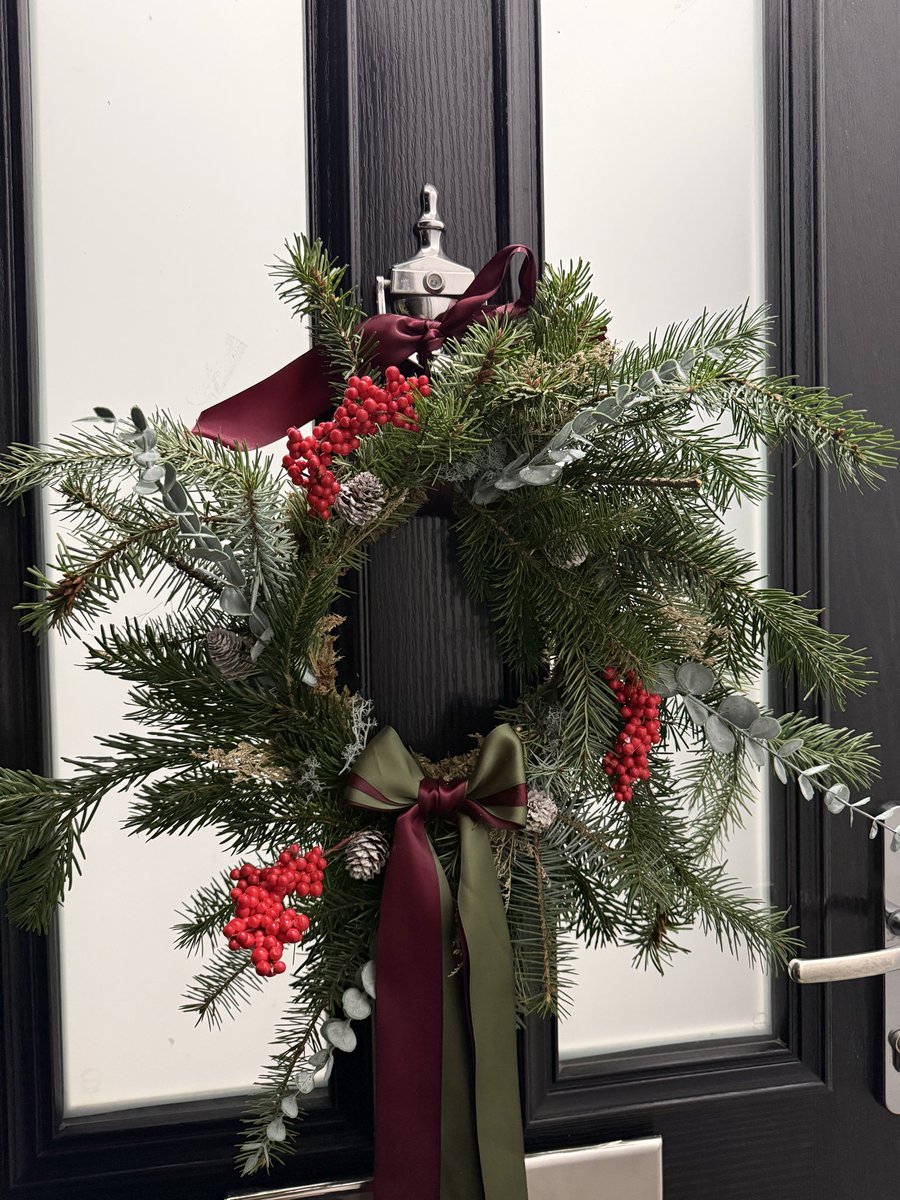 Miss Ainsworth ran a wreath making class last night as part of of our ‘spotlight on a staff wellbeing’ &amp; to get us all in the festive spirit! It was excellent &amp; I’m so pleased with my wreath. 💚❤️  Thank you again Miss A &amp; the Art Dept.