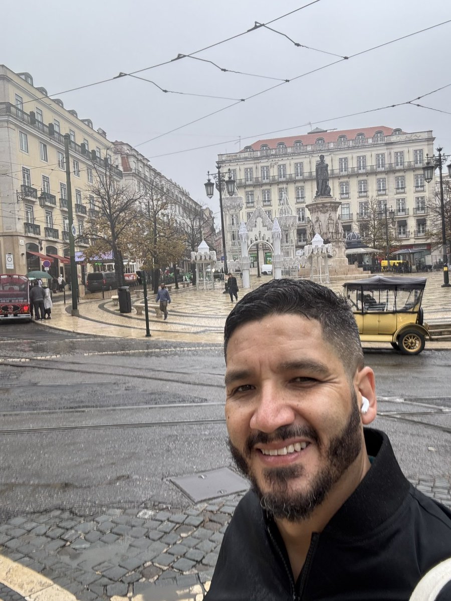 GatoGabriel5's tweet photo. En Lisboa no es necesario hacer planes súper estructurados, solo salir a caminar y dejarse llevar por la ciudad es toda una experiencia, hay lugares hermosos por doquier, ¡me encantó esta ciudad! https://t.co/jHWVtoustg