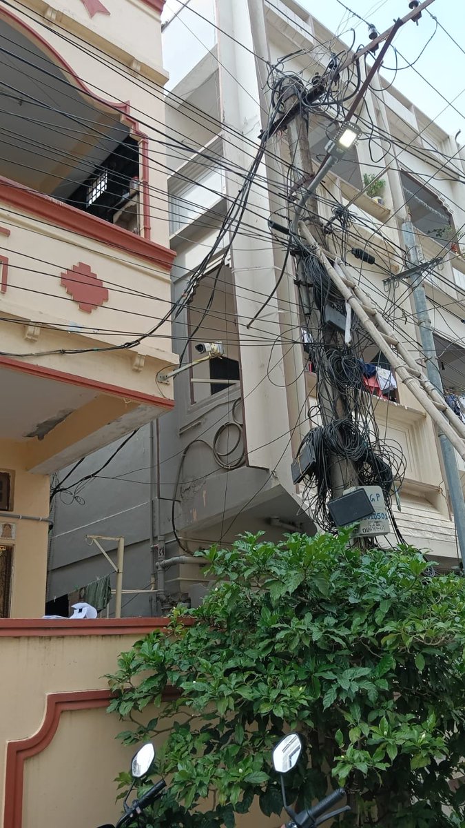ae_elec_c20's tweet photo. @karthikgoudINC @tgspdcl @GHMCOnline @DC_Serilingmply @CommissionrGHMC https://t.co/HXFhA9ld1a