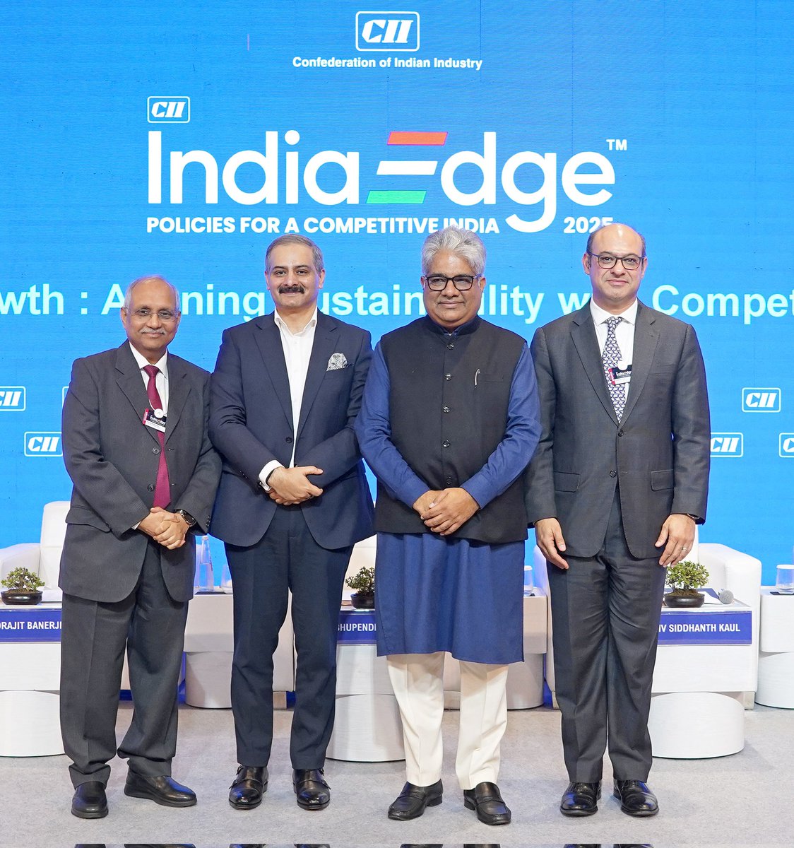 EnvironmentPib's tweet image. Union Environment Minister Shri Bhupender Yadav addresses the CII IndiaEdge 2025, in New Delhi

Clean Industrialisation is Not a Constraint, but a Catalyst for Economic Expansion, Innovation, Resilience and Future Prosperity: Shri @byadavbjp 

📝
pib.gov.in/PressReleasePa…