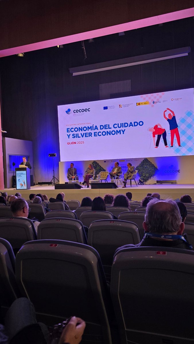 adepasorg's tweet photo. Hoy participamos en el Encuentro Internacional Economía del Cuidado y Silver Economy que organiza @CECOEC_ en Gijon.
Siempre brillante @julianig  ahora con su ponencia "Potencialidad de la IA en la Economía del Cuidado”.
👏👏👏
@HiginioUria
#SinRecursosNoHayCuidados https://t.co/Yyi5E7LuEX