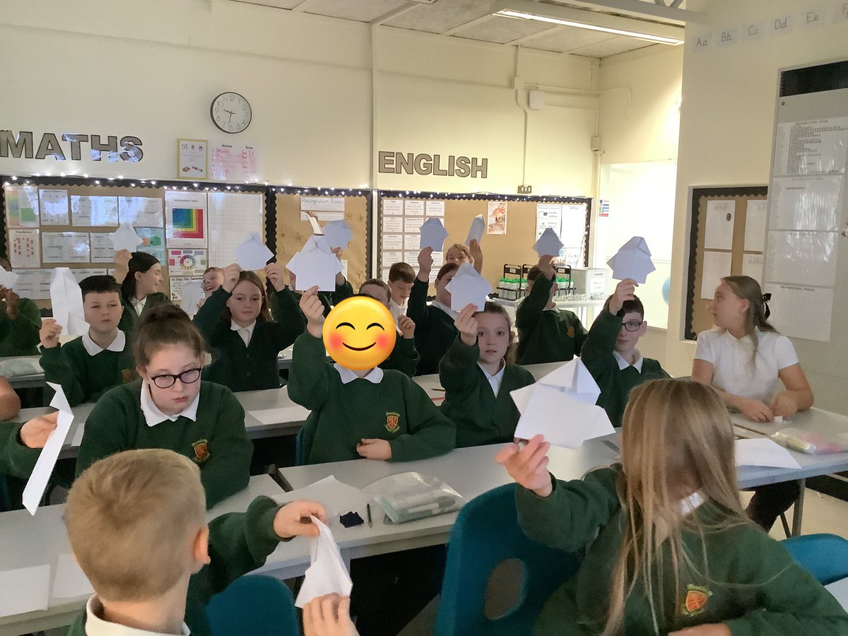MrsR26792461's tweet image. 6GR have taken part in #StemNetZero this morning where we have been looking closely at how technology (and AI) could help us save the planet. Would you be a solar genius, robot ranger, nature protector or data detective? #KeepLearning #TakeNotice 🌎 @broadwayjuniors