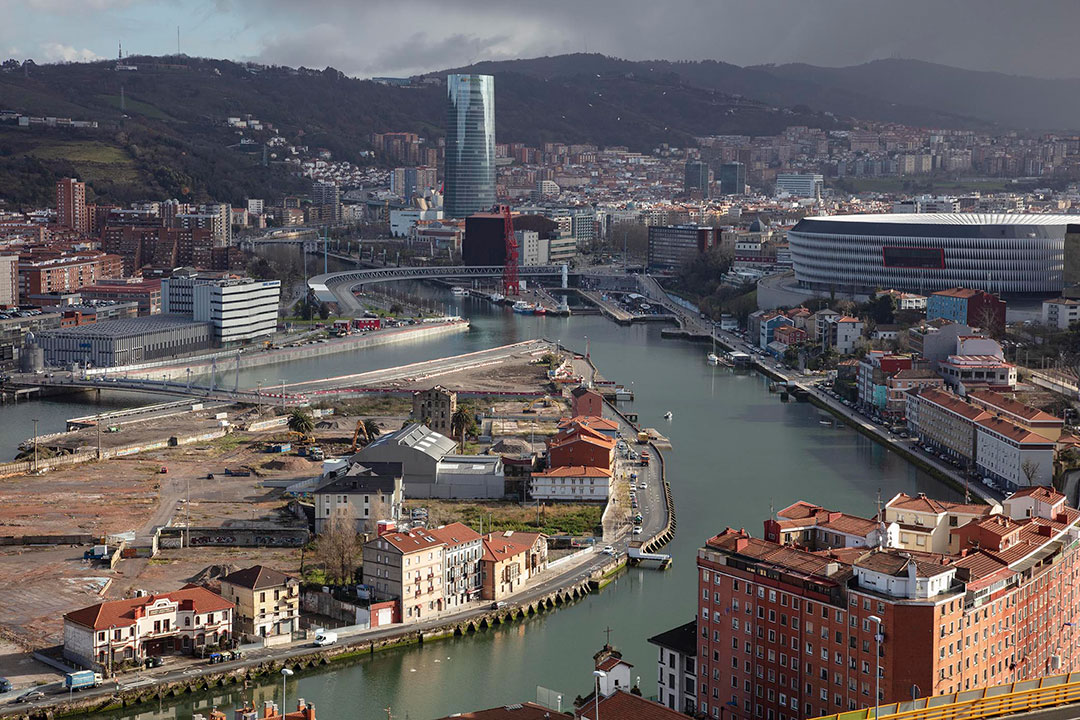 cinea_eu's tweet image. Can neighbourhoods produce more energy than they use? 

The project @AtelierH2020 is demonstrating how 8 European cities are building Positive Energy Districts and reshaping urban life.

👉Discover how they’re doing it: link.europa.eu/wnYX3J

#EU #H2020Energy #HorizonEU #Energy