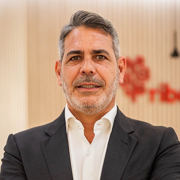 Pongámosle cara, no? Que presuma…el personaje.
Pablo Gallart 👇🏼