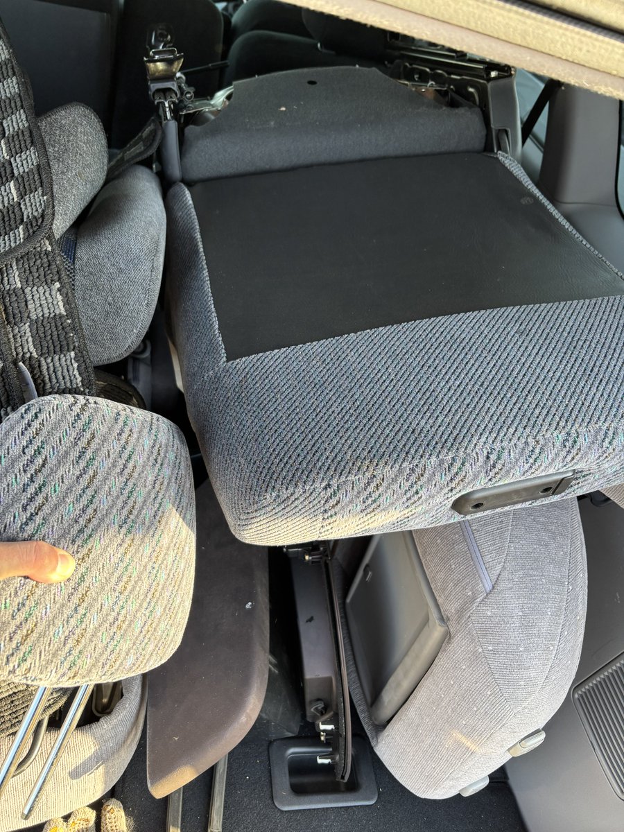 【あげます】

EK3 シビックフェリオ 助手席のみ（ヘッドレストは付属）

数年この状態で置いてあるのでスポンジへたれ等あると思います

埼玉県深谷市より 手渡し 無料