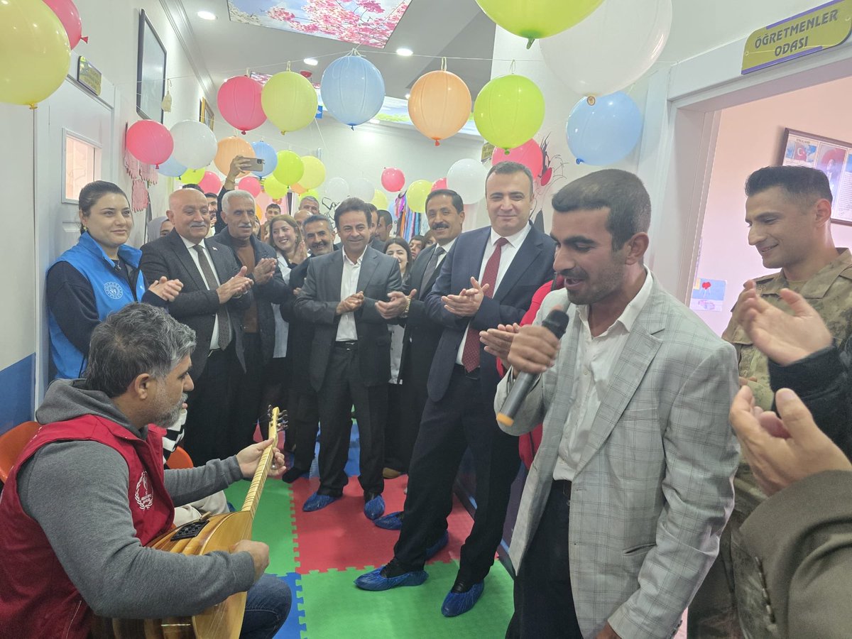 İlçe Kaymakamımız Sayın Bayram Yıldız, 3 Aralık Dünya Engelliler Günü kapsamında Gevaş Özel Eğitim ve Rehabilitasyon Merkezinde düzenlenen etkinliğe katılarak öğrencilerle bir araya geldi