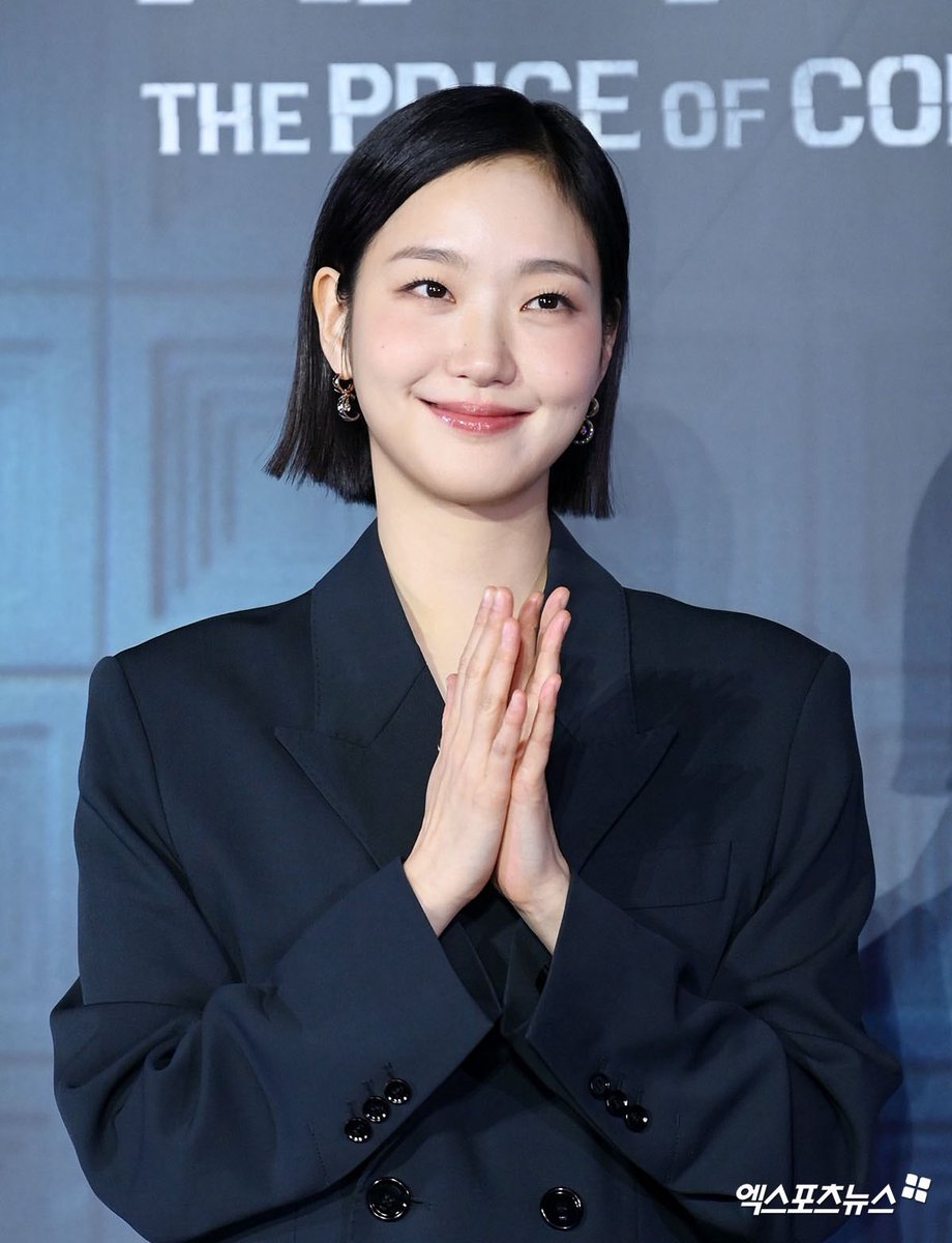 단발 헤어스타일을 한 김고은의 클로즈업