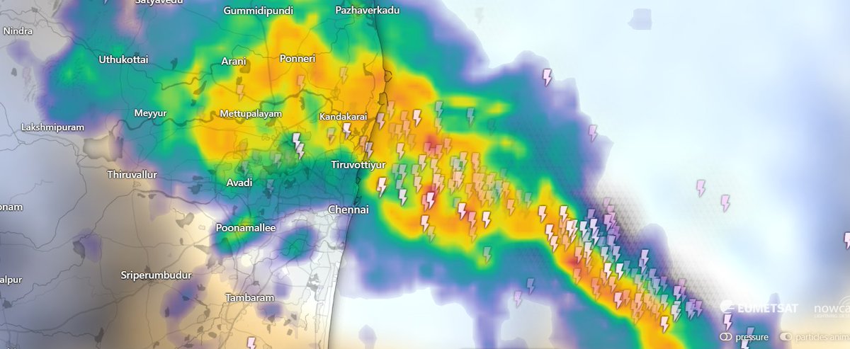 Chennai_Rains's tweet image. #Chennairains Very heavy rains to extreme north #chennai and north west suburbs of #Chennai like #Ponneri, #Minjur , #Kathivakkam #Redhills, #Kolathur. Convergence slowly shifting south and North chennai and core chennai in for very heavy rains.
Stay safe as the soils are already…